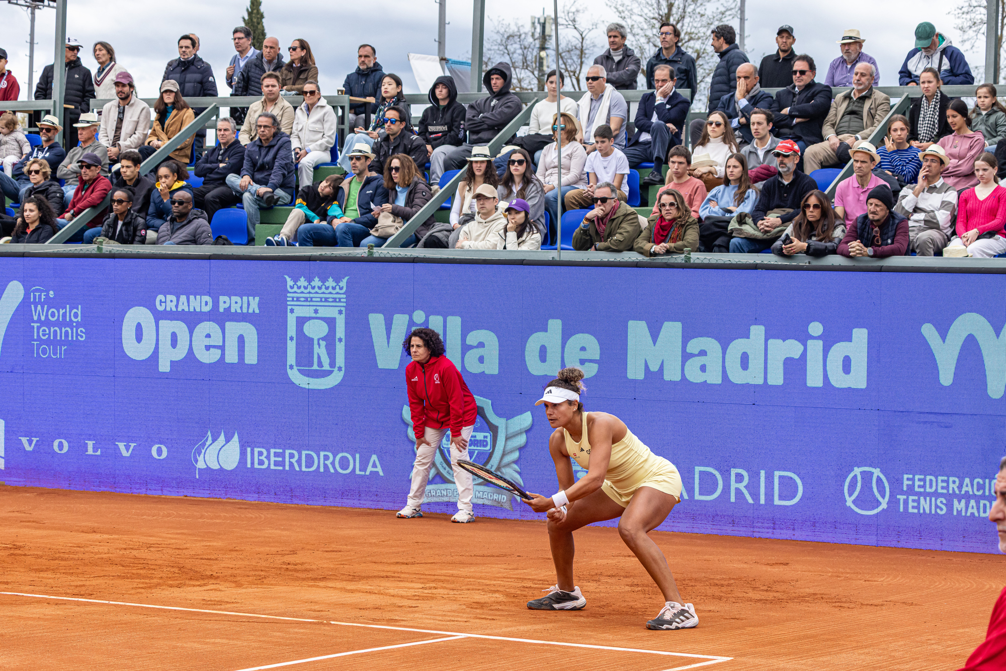 La egipcia Mayar Sherif, campeona del Open Villa de Madrid 2025, al resto. Foto: Miguel Ángel Ros / CCVM
