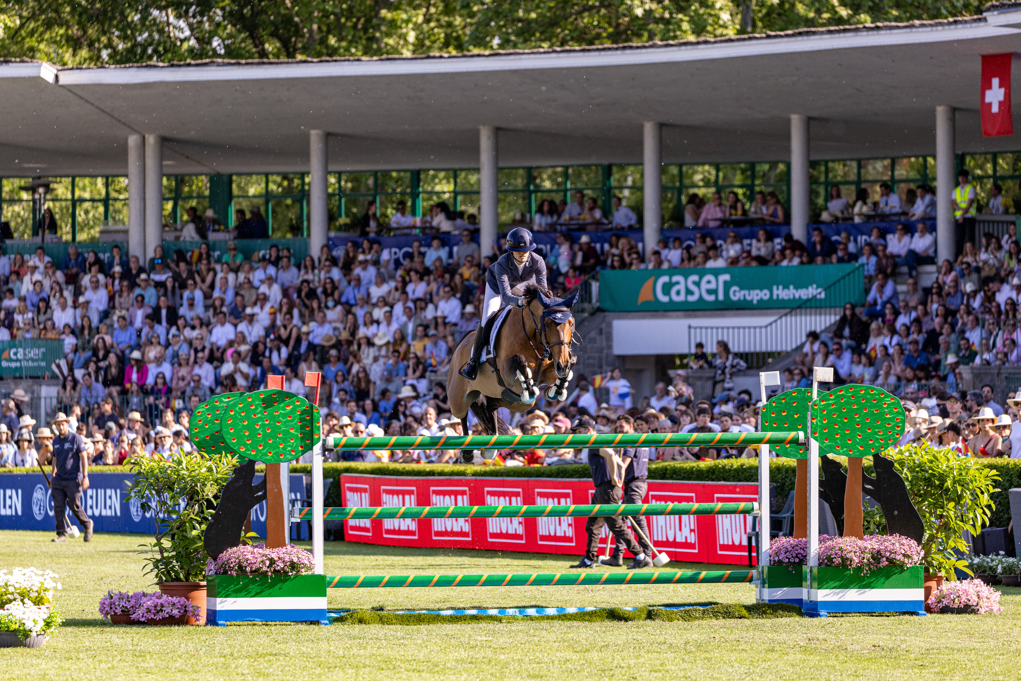 Un binomio supera un obstáculo durante el 114º CSI5* Madrid. Foto: Miguel Ángel Ros / CCVM