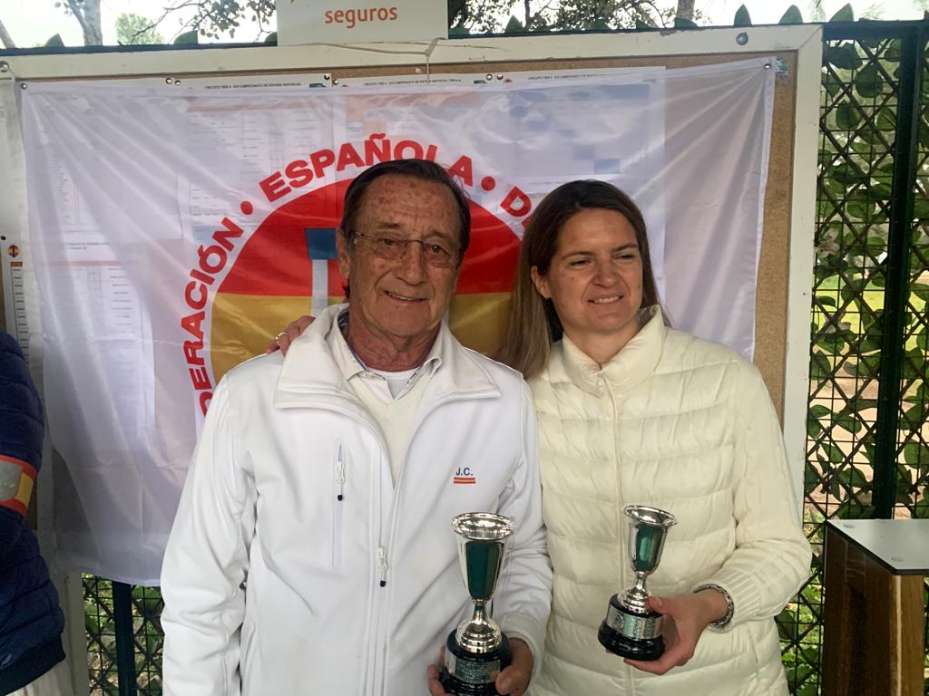 Javier Calderón, campeón, y Paula Satrústegui, finalista. Foto: Fecroquet