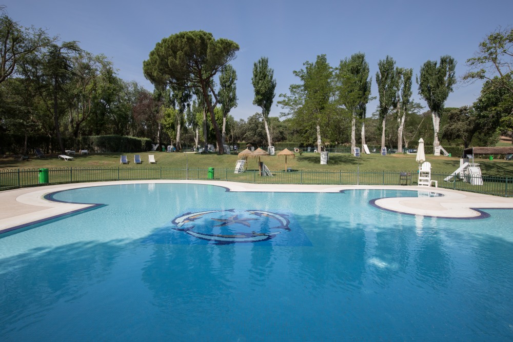Piscina de verano, Club de Campo Villa de Madrid. Foto: Miguel Ros / CCVM