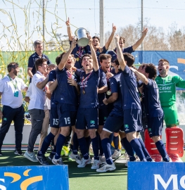 El Club de Campo masculino celebra la Copa de 2023. Foto: Miguel Ángel Ros / CCVM