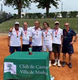 Equipo CCVM campeón de España +65 de tenis.