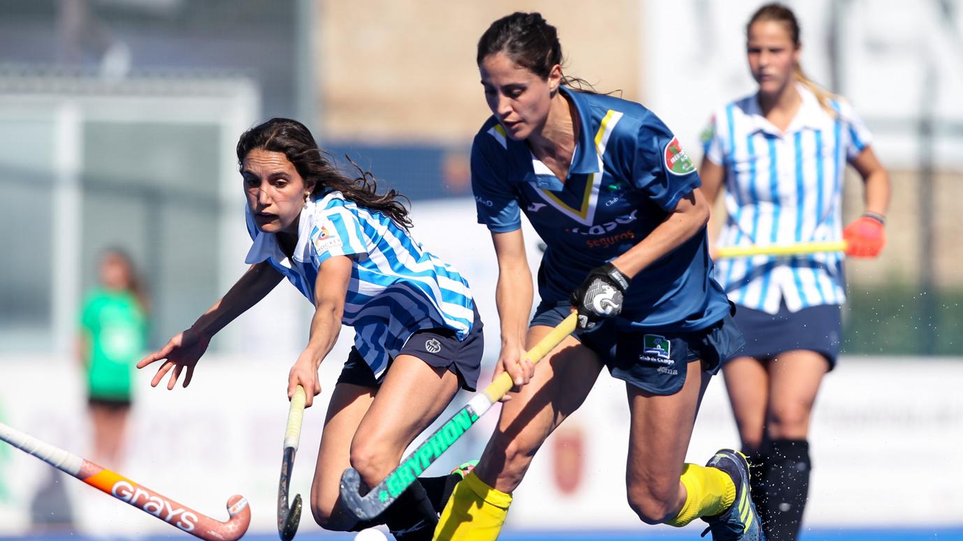 Amparo Gil controla una bola en ataque. Foto: Gabi Juan (RFEH)