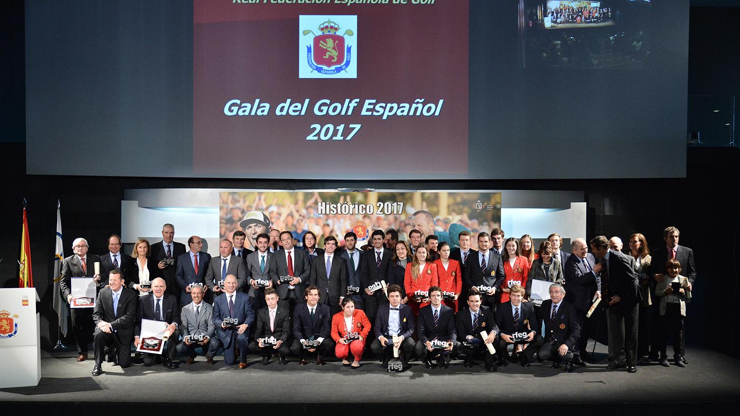 Foto de familia con todos los premiados