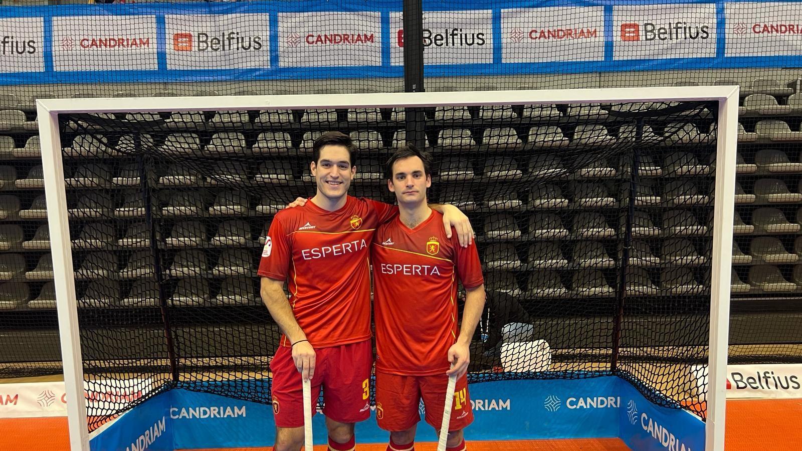Quique Zorita (izda.) e Ignacio Abajo, jugadores del Club en el Europeo de hockey sala 2024.