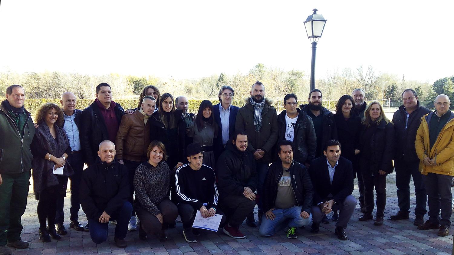 Foto de familia de clausura del taller