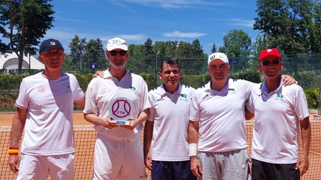 Equipo CCVM campeón de Madrid +55 de Primera División masculina.