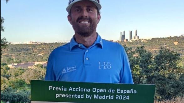 El golfista Carlos Sanchéz, tras su triunfo en el preclasificatorio para el Open de España.
