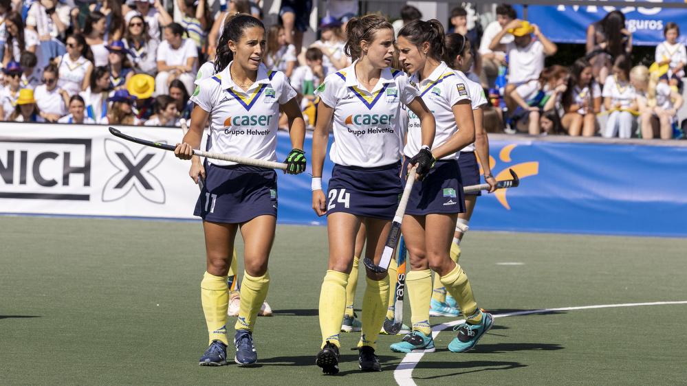 Las jugadores de hockey del Club, preparadas para un partido.
