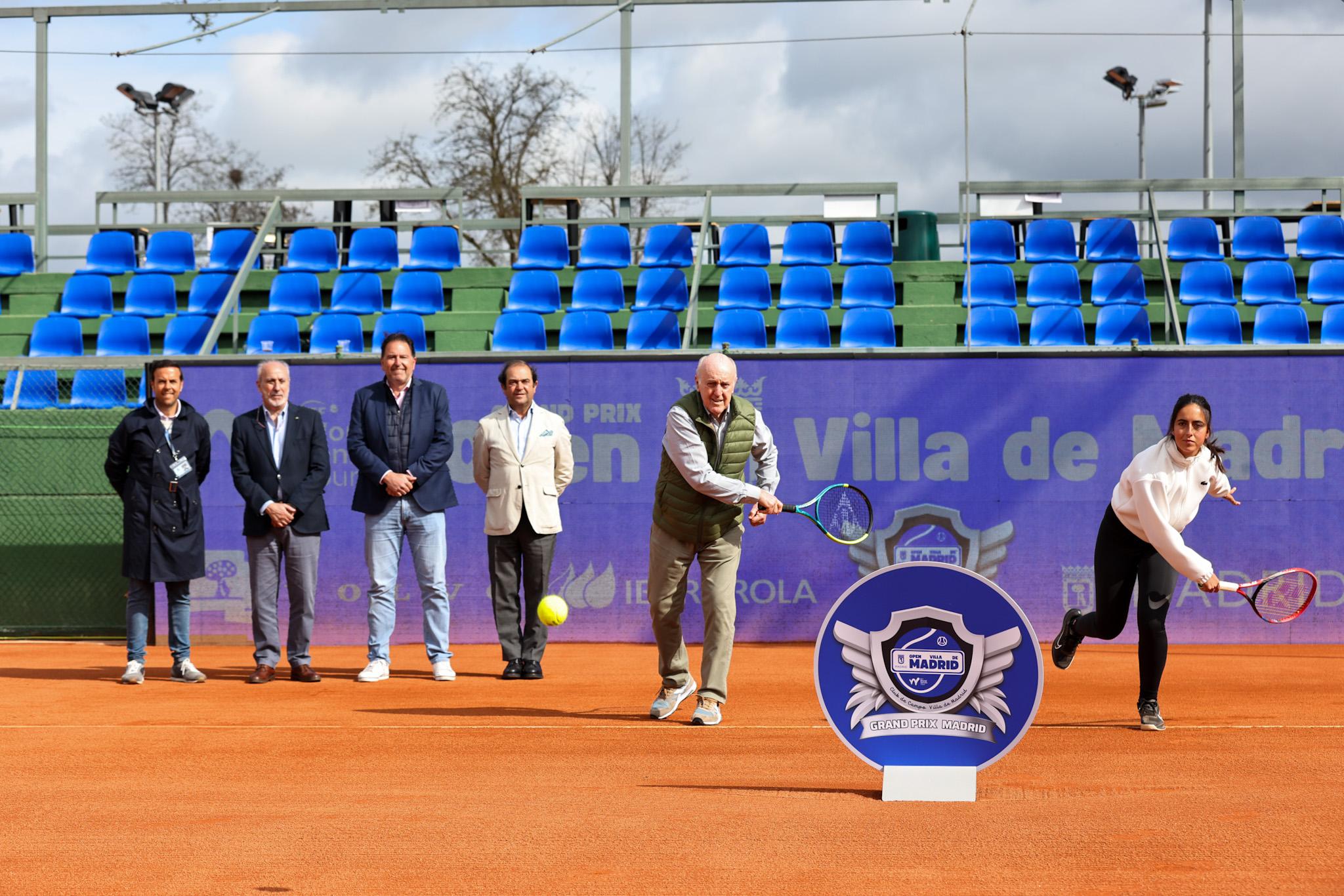 Saque de honor del Open Villa de Madrid tenis femenino. Foto: Miguel Ángel Ros / CCVM