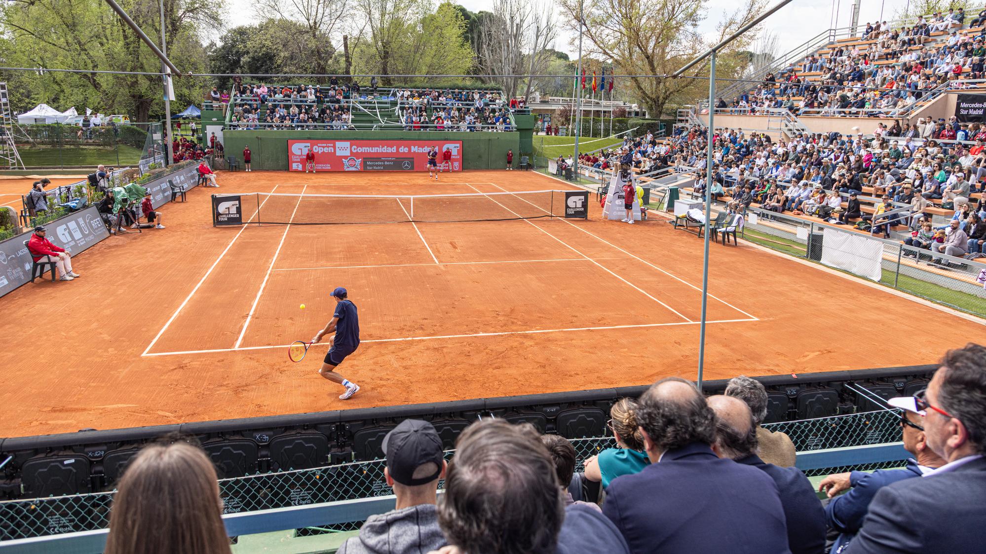 Vista general de la pista central de tenis del Club de Campo Villa de Madrid. Foto: Miguel Ángel Ros / CCVM