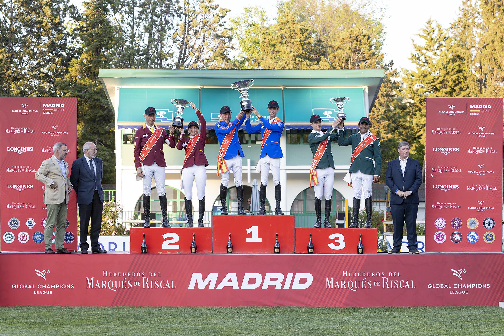 El podio de la competición por equipos de la Global Champions League. Fotos: Roberto Cuezva / CCVM