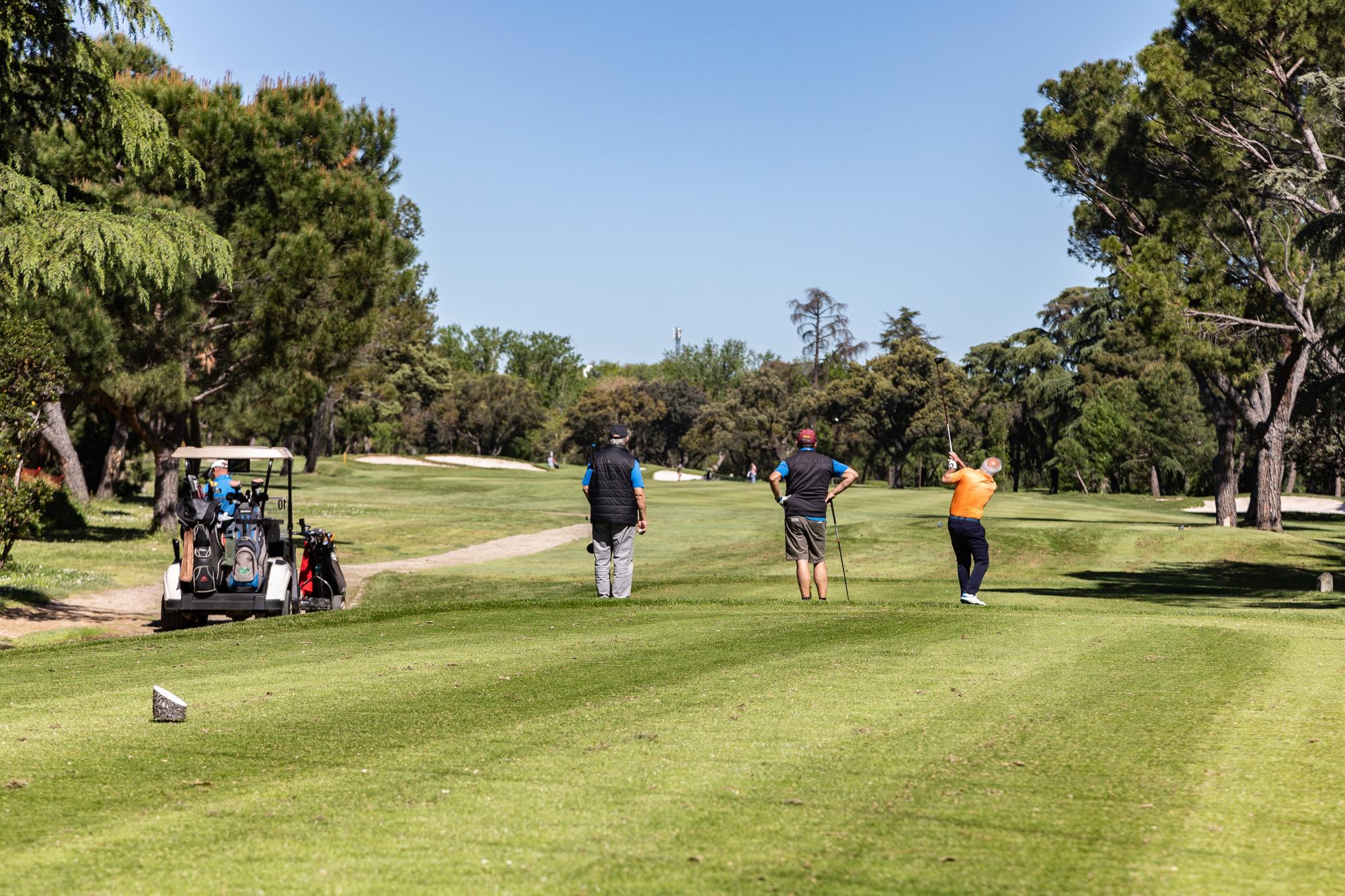 Golfistas, en el Club de Campo Villa de Madrid. Foto: Miguel Ángel Ros / CCVM