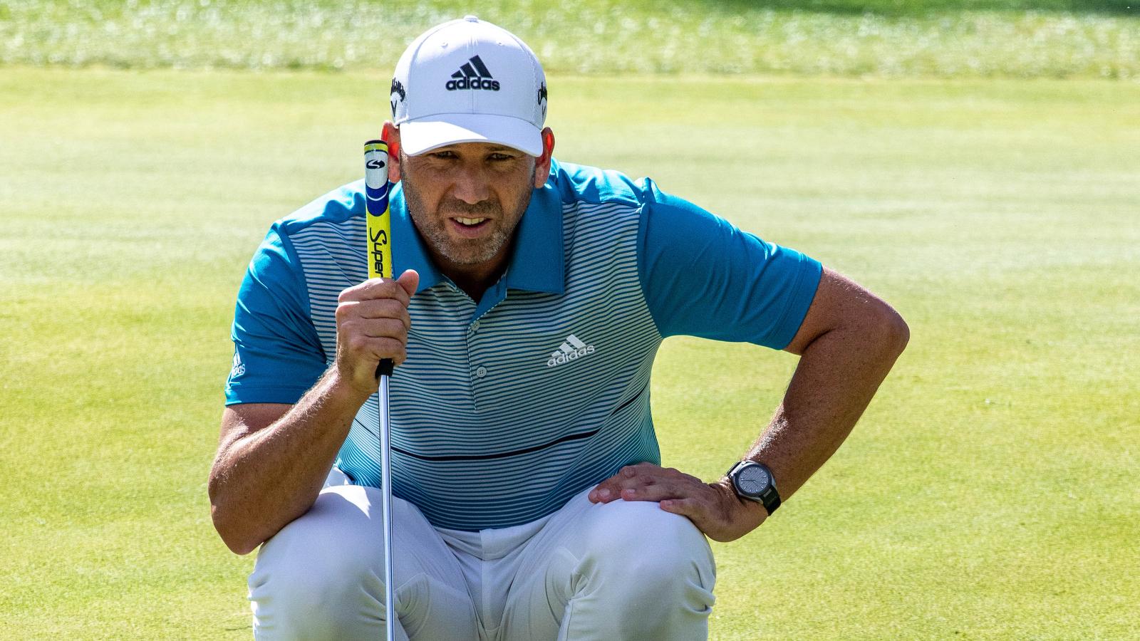 Sergio García examina la caída de un green en el Open de España 2019. Foto: Miguel Ángel Ros / RCCVM