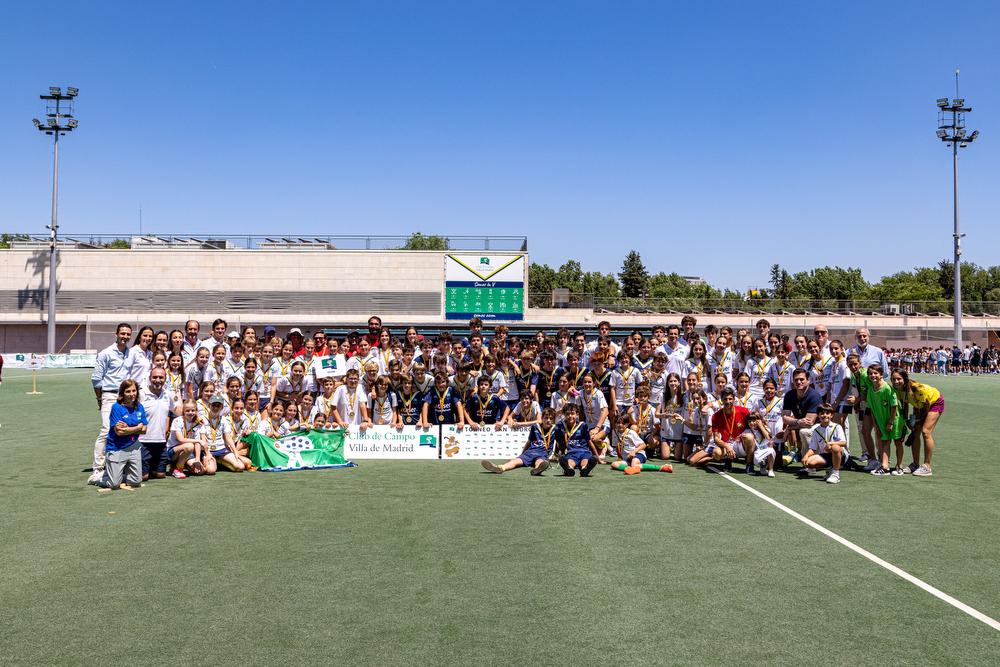 La cantera RCCVM se hace una foto de grupo para el recuerdo. Foto: Miguel Ángel Ros / RCCVM