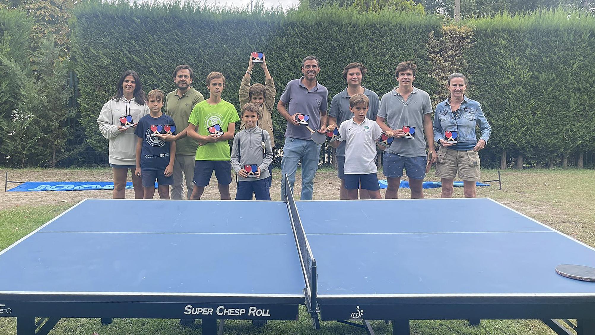 Entrega de trofeos de los Campeonatos Sociales de Tenis de Mesa 2025.