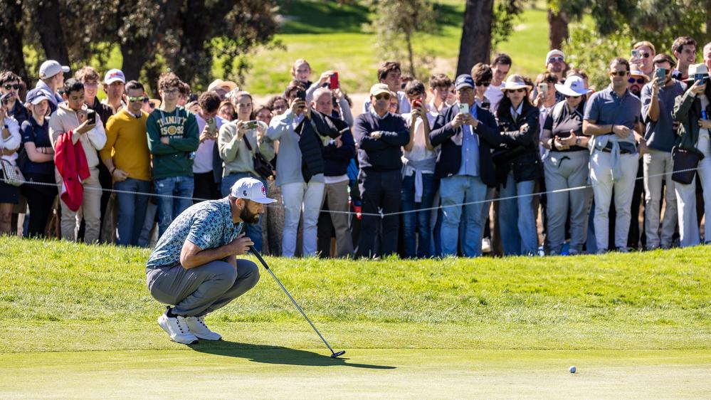 La afición sigue un partido de Jon Rahm. Foto: Miguel Ángel Ros / RCCVM