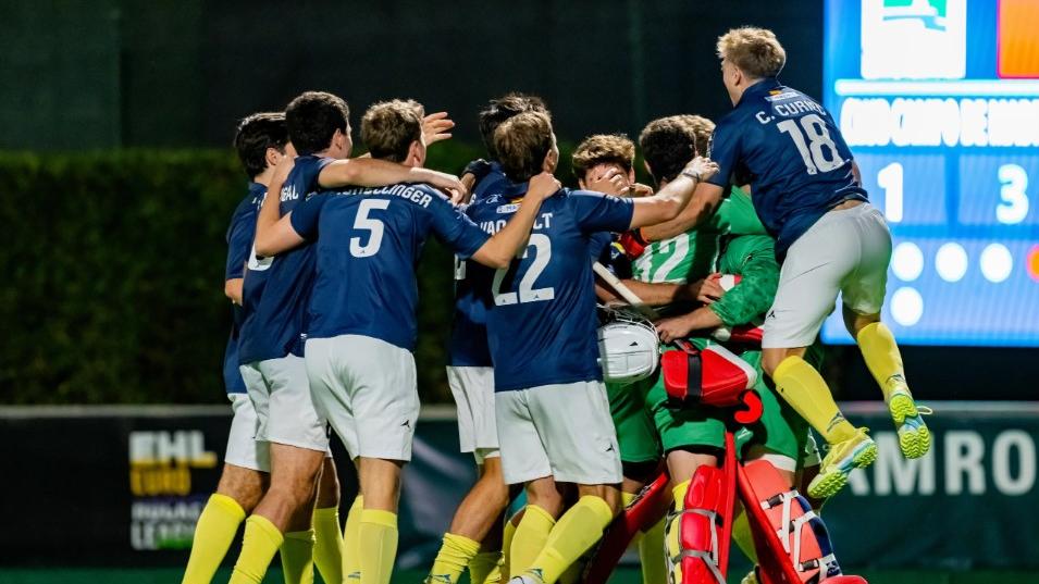 Los jugadores del RCCVM celebran su pase a la Final 8 de la EHL. Foto: EHL