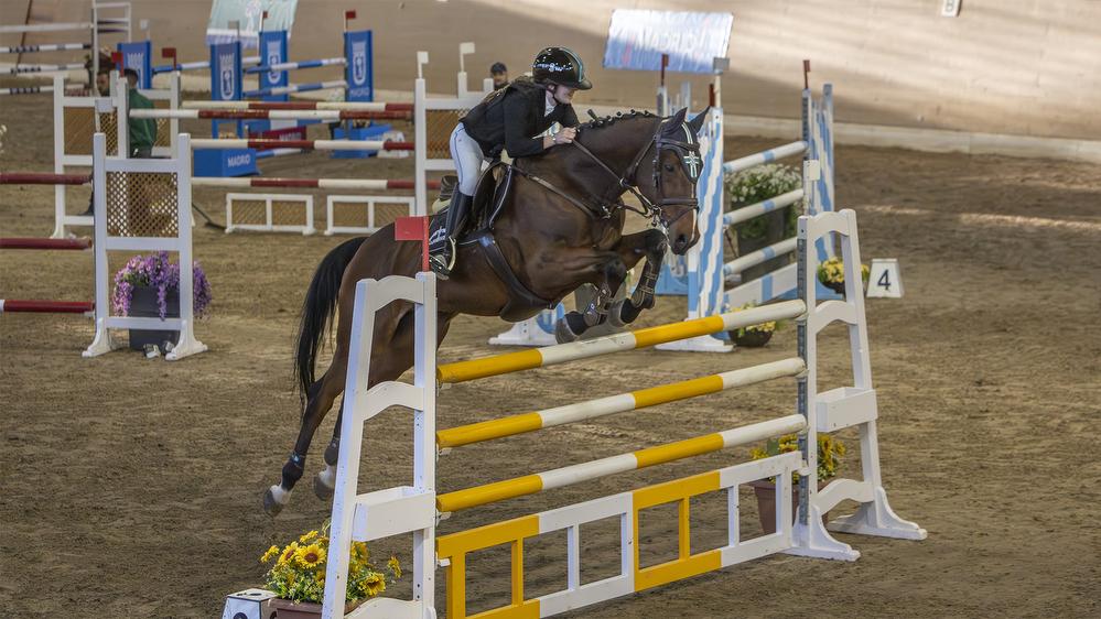 Paola Alea Caballero y Indigo Blue Biolley, campeones en Jóvenes Jinetes. Foto: Roberto Cuezva / RCCVM