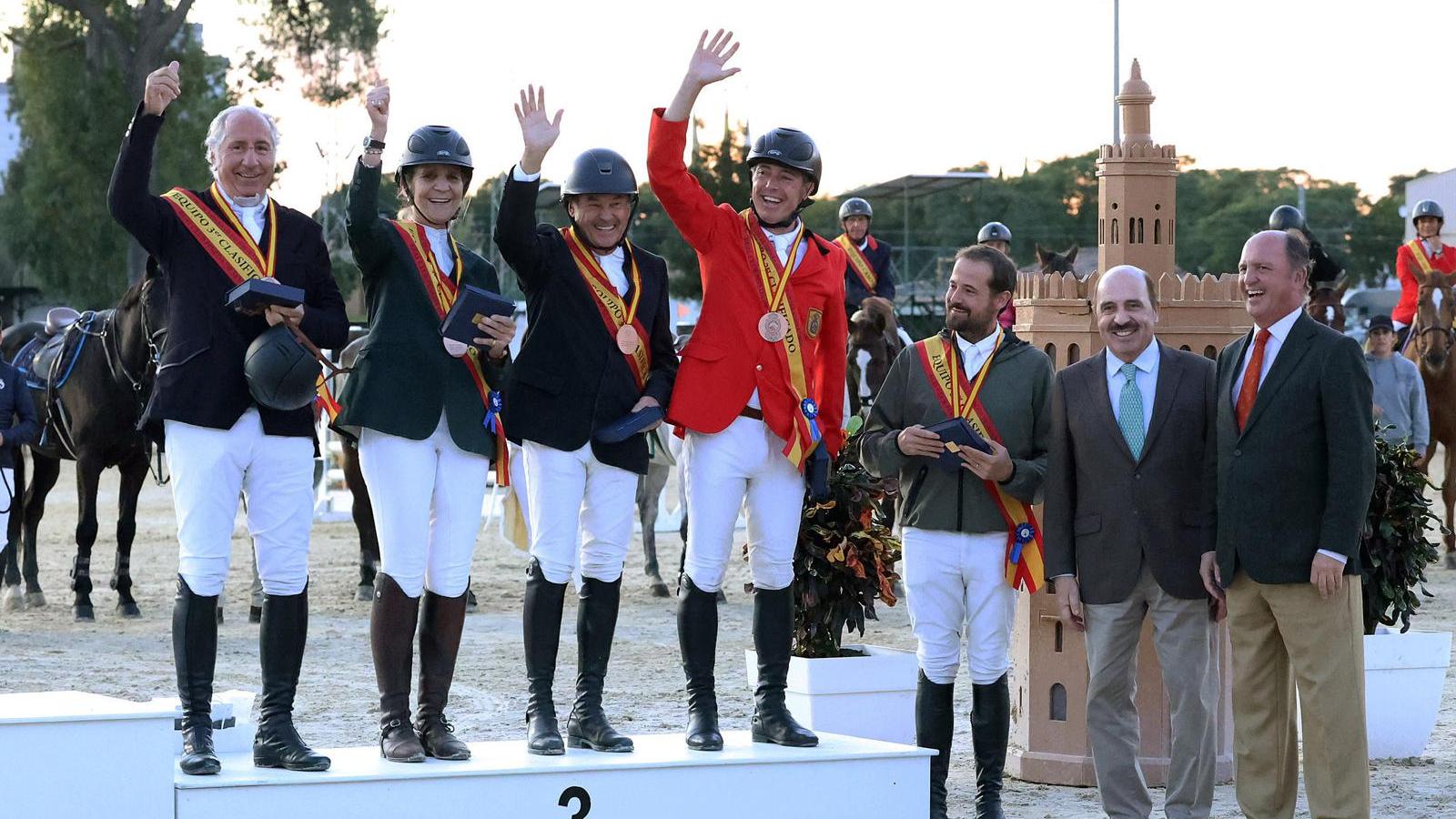 De izda. a dcha: Íñigo Verdugo Velón, Alfonso Gredilla Bastos, S.A.R. Doña Elena de Borbón, Alfredo Revuelta de Rojas y Alfonso Gredilla Pereda.