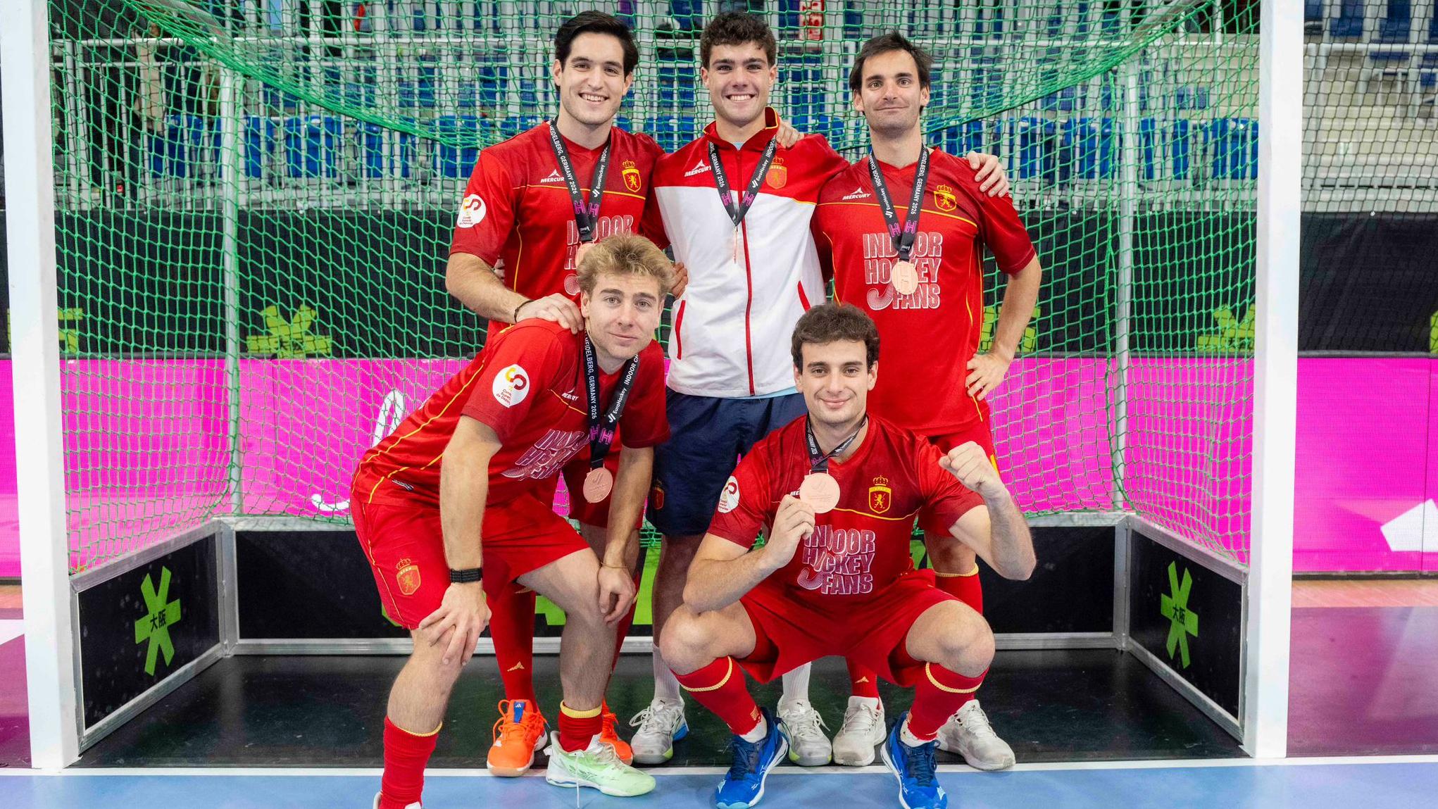 De pie: Quique Zorita, Diego Paomero e Ignacio Abajo. Agachados: César Curiel y Manuel Rodríguez.