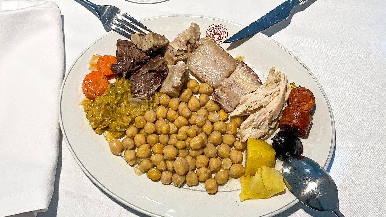 Cocido en el Restaurante La Raquette (Chalet de Tenis).