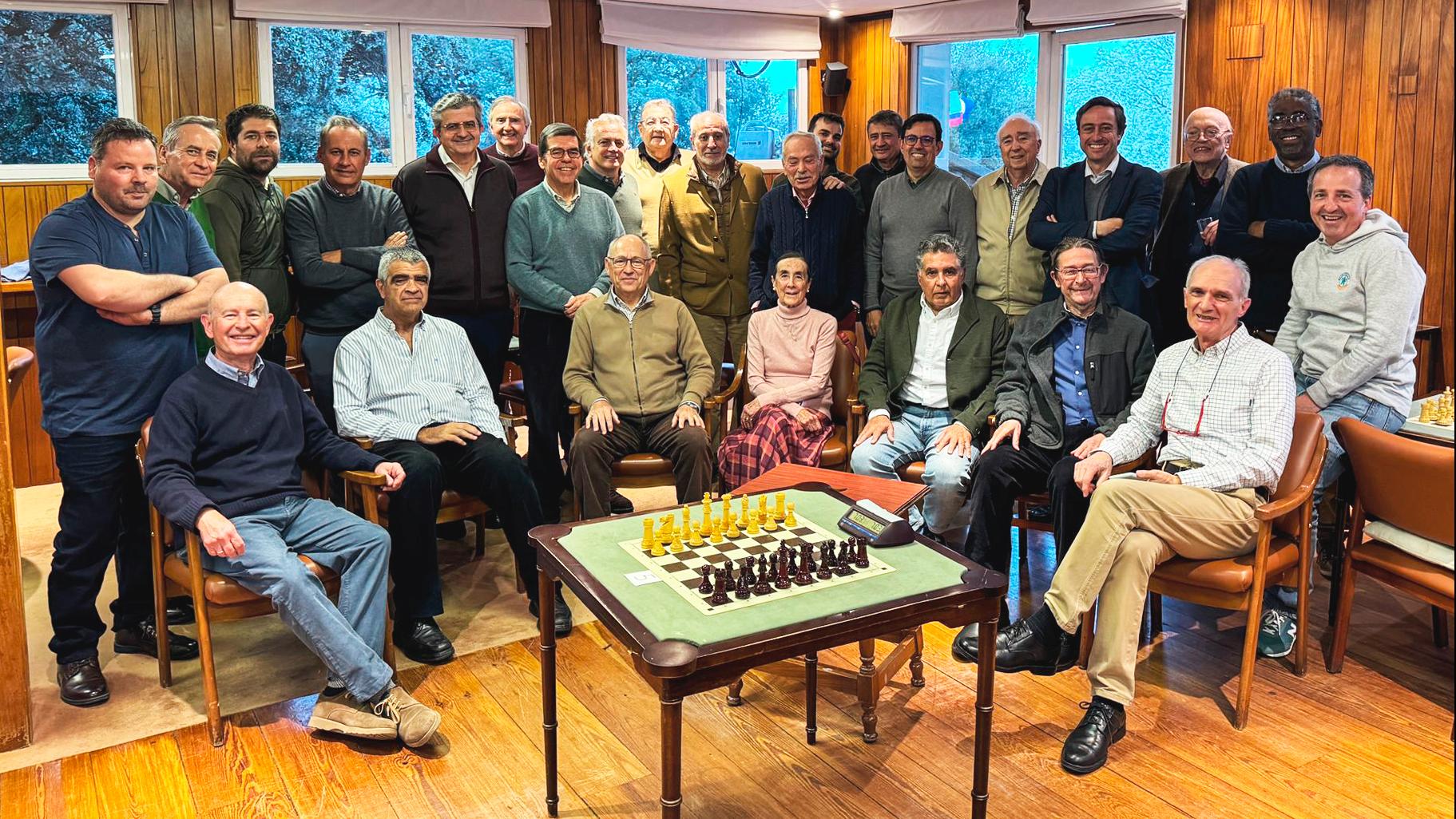 Participantes en el encuentro de ajedrez de marzo, con la presencia del gerente RCCVM, Juan Carlos Vera Pró.