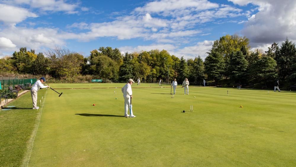 Jugadores de croquet, durante un partido en el Real Club de Campo Villa de Madrid.