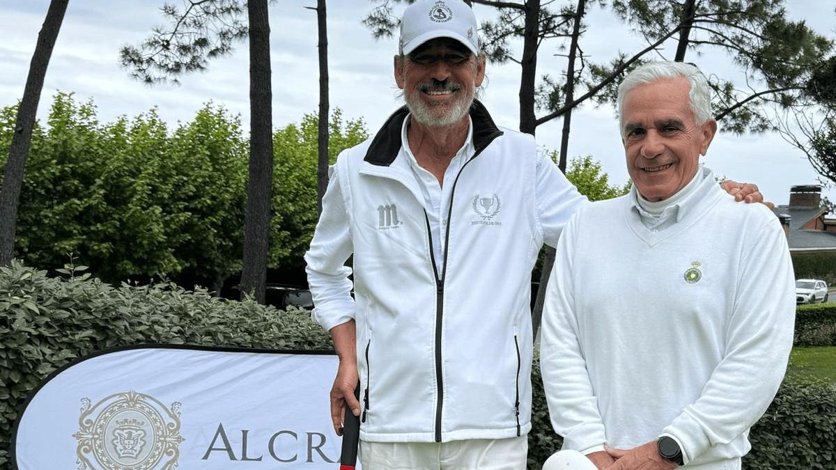 Los jugadores de croquet y abonados RCCVM Rafael Hernández-Alcalá (izda.) y Guillermo Navarro.