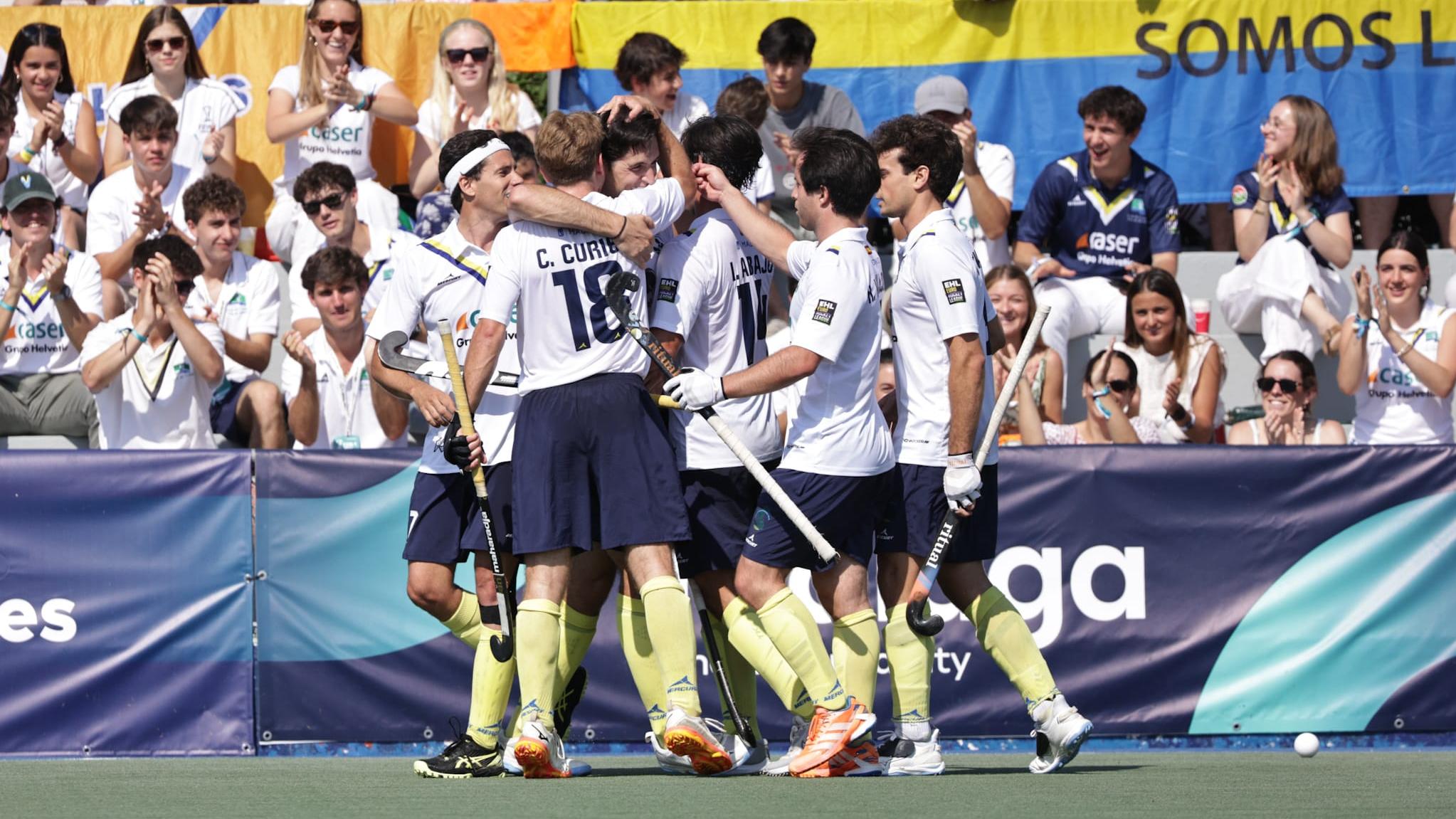 Los jugadores RCCVM celebran uno de los goles contra el Atlètic Terrassa. Foto: Miguel Ángel Ros / RCCVM
