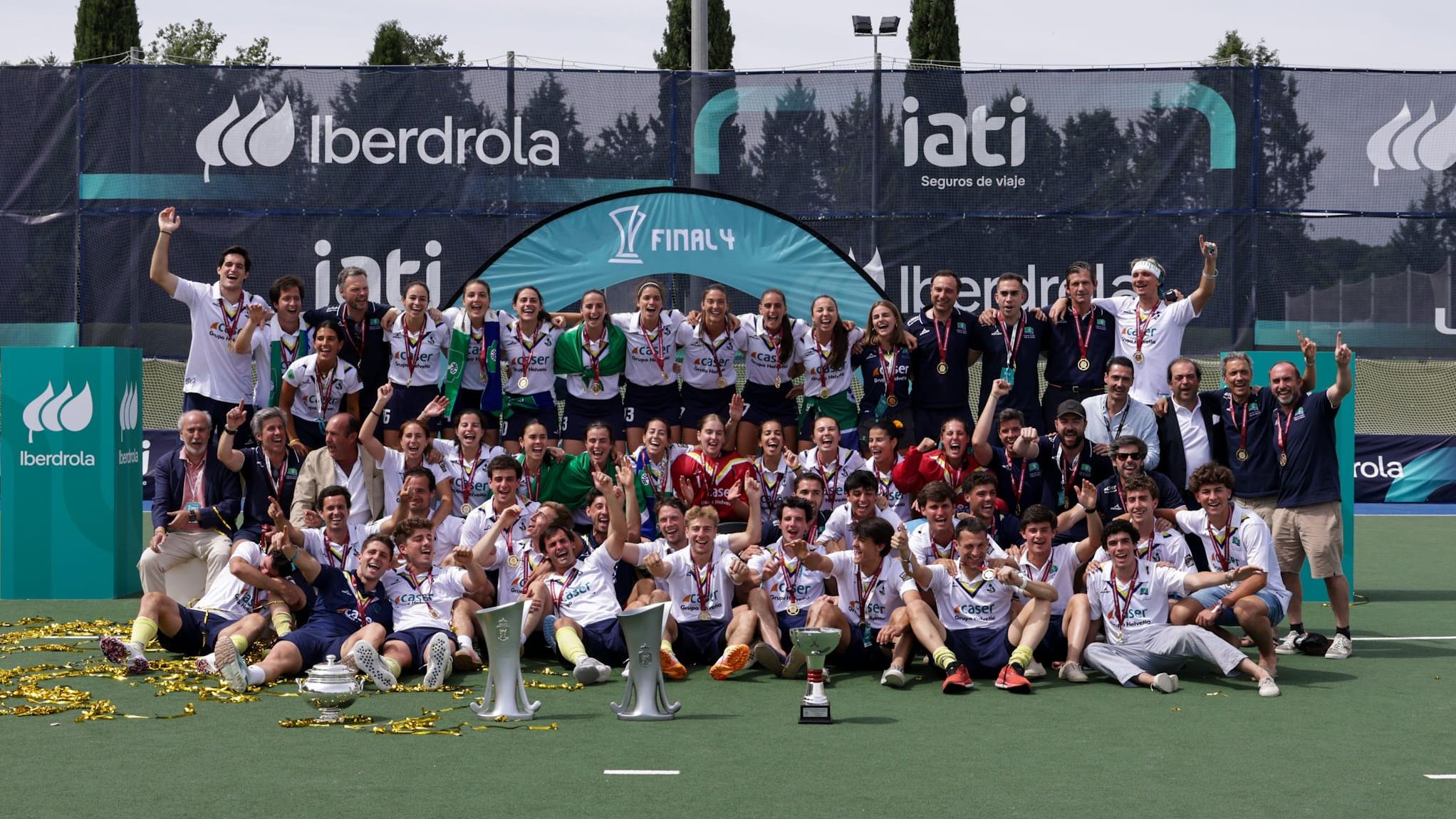 Los equipos femenino y masculino RCCVM se unen en el podio para celebrar sus respectivos títulos de Liga. Foto: Miguel Ángel Ros / RCCVM