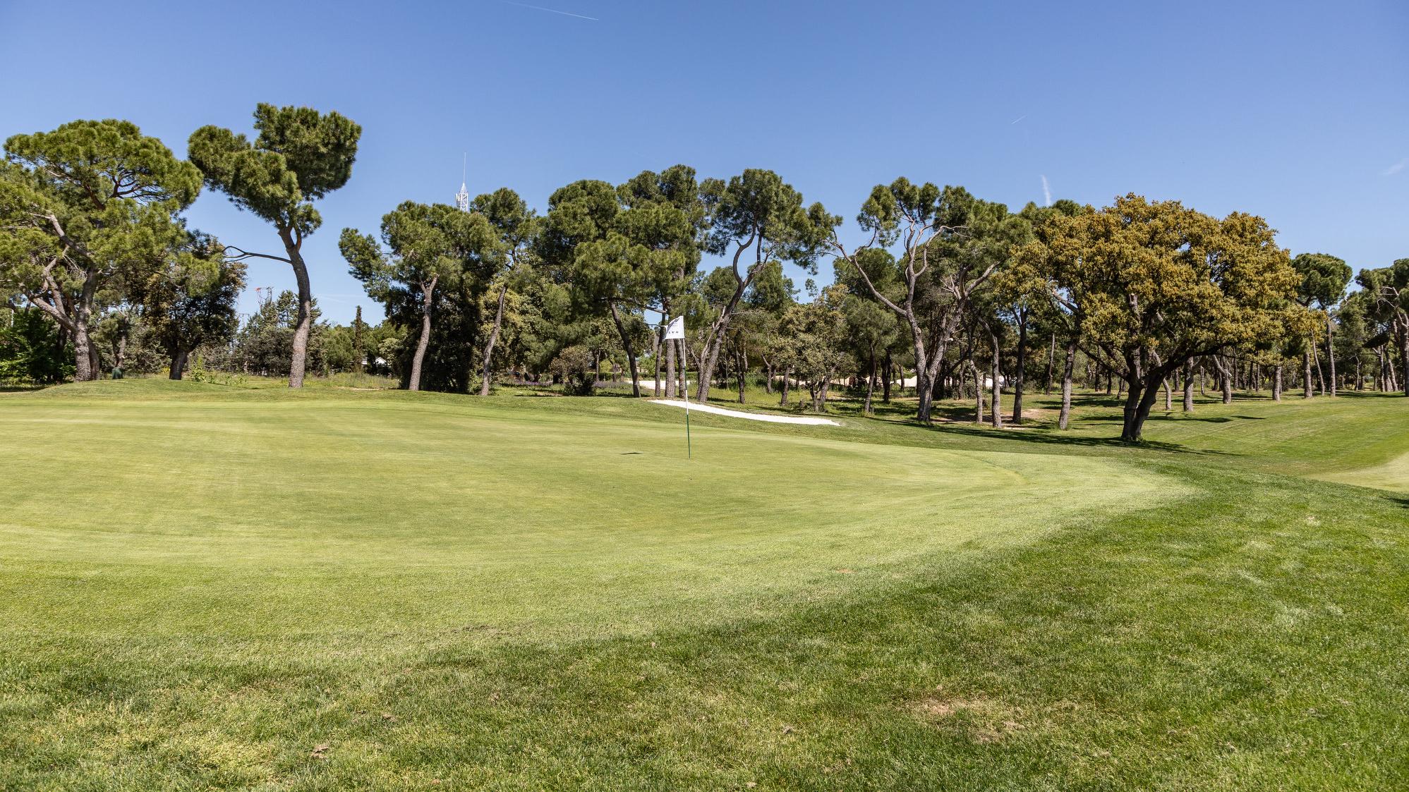 Green del hoyo 10 del Recorrido Negro de golf. Foto: Miguel Ángel Ros / RCCVM
