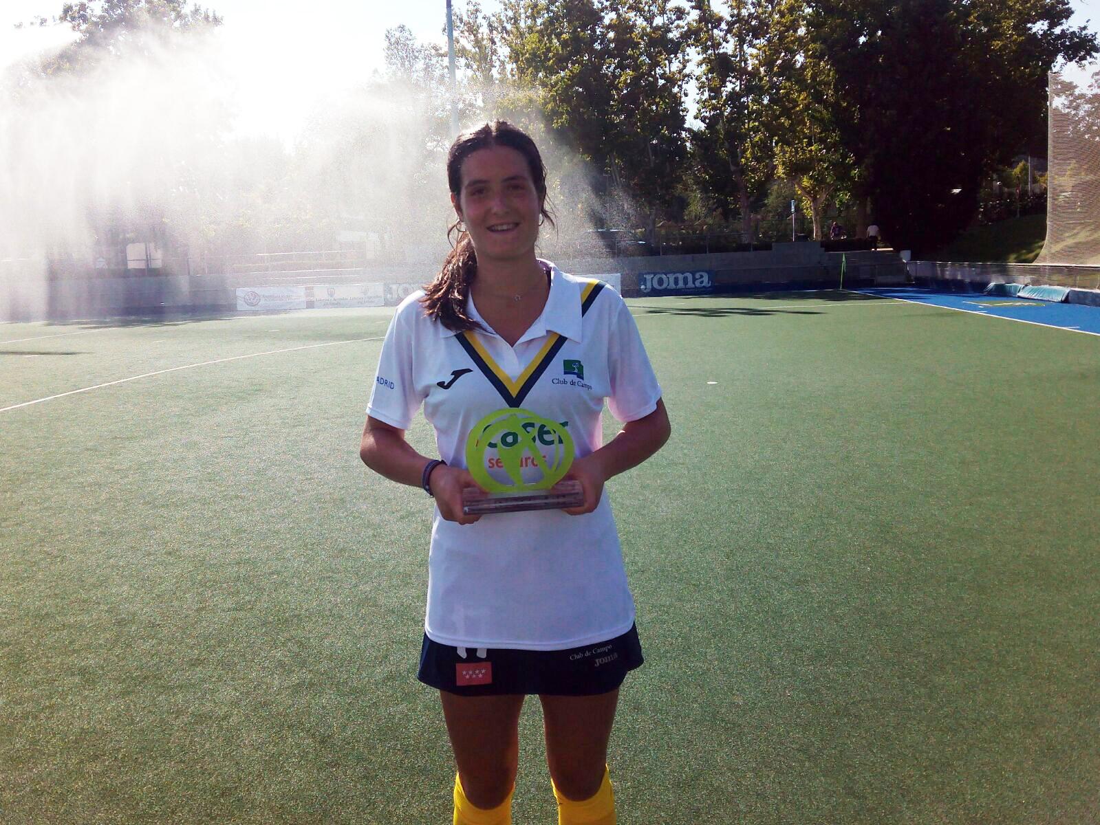 Marta Zorita con el Trofeo Iberdrola de MVP