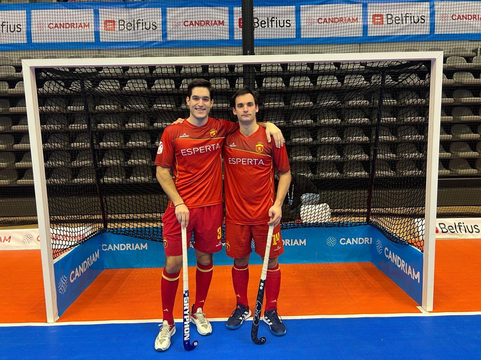 Quique Zorita (izda.) e Ignacio Abajo, jugadores del Club en el Europeo de hockey sala 2024.