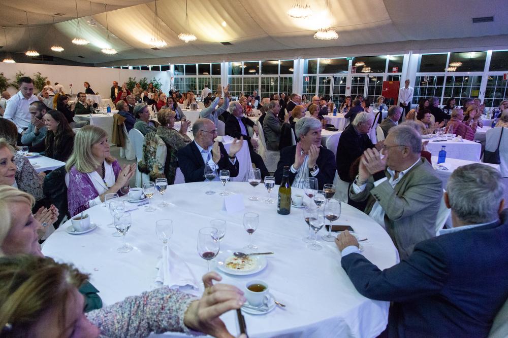 Cena-espectáculo con Gospel