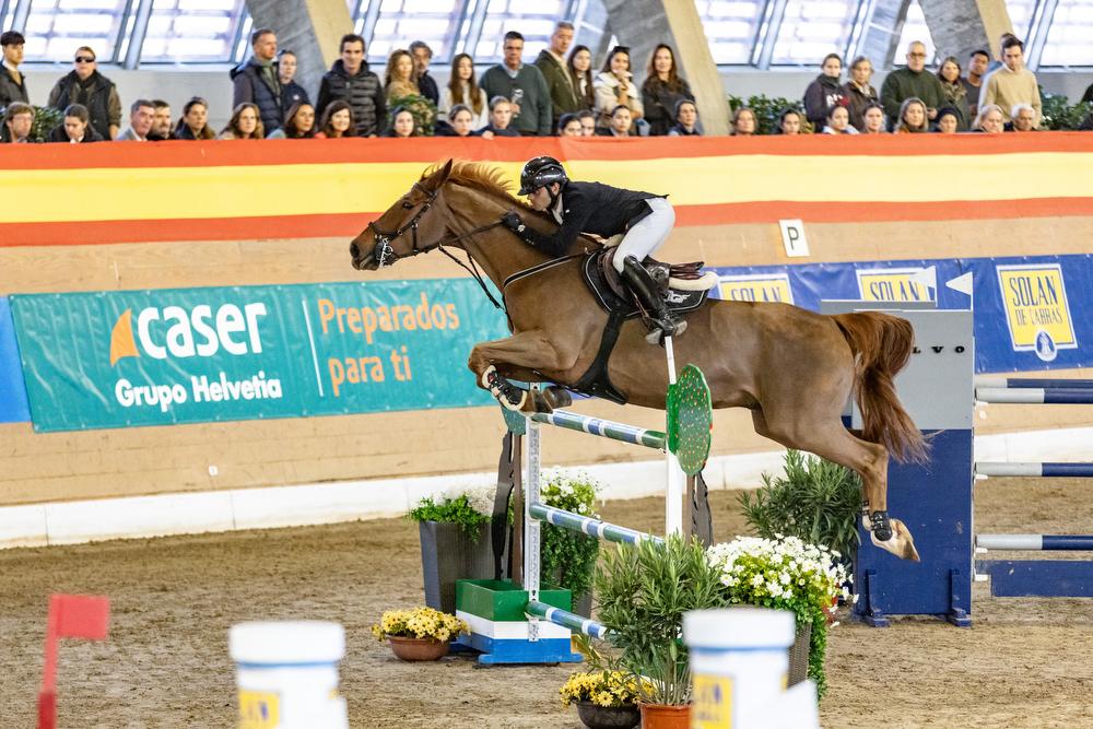 Gran salto de unos competidores.