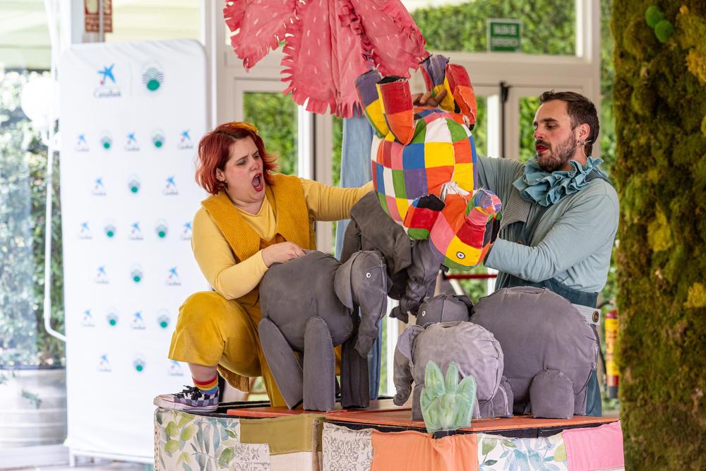 Las mejores imágenes del teatro familiar Elmer.