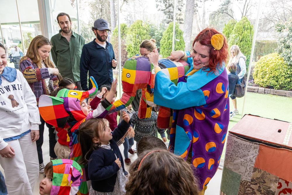 Las mejores imágenes del teatro familiar Elmer.