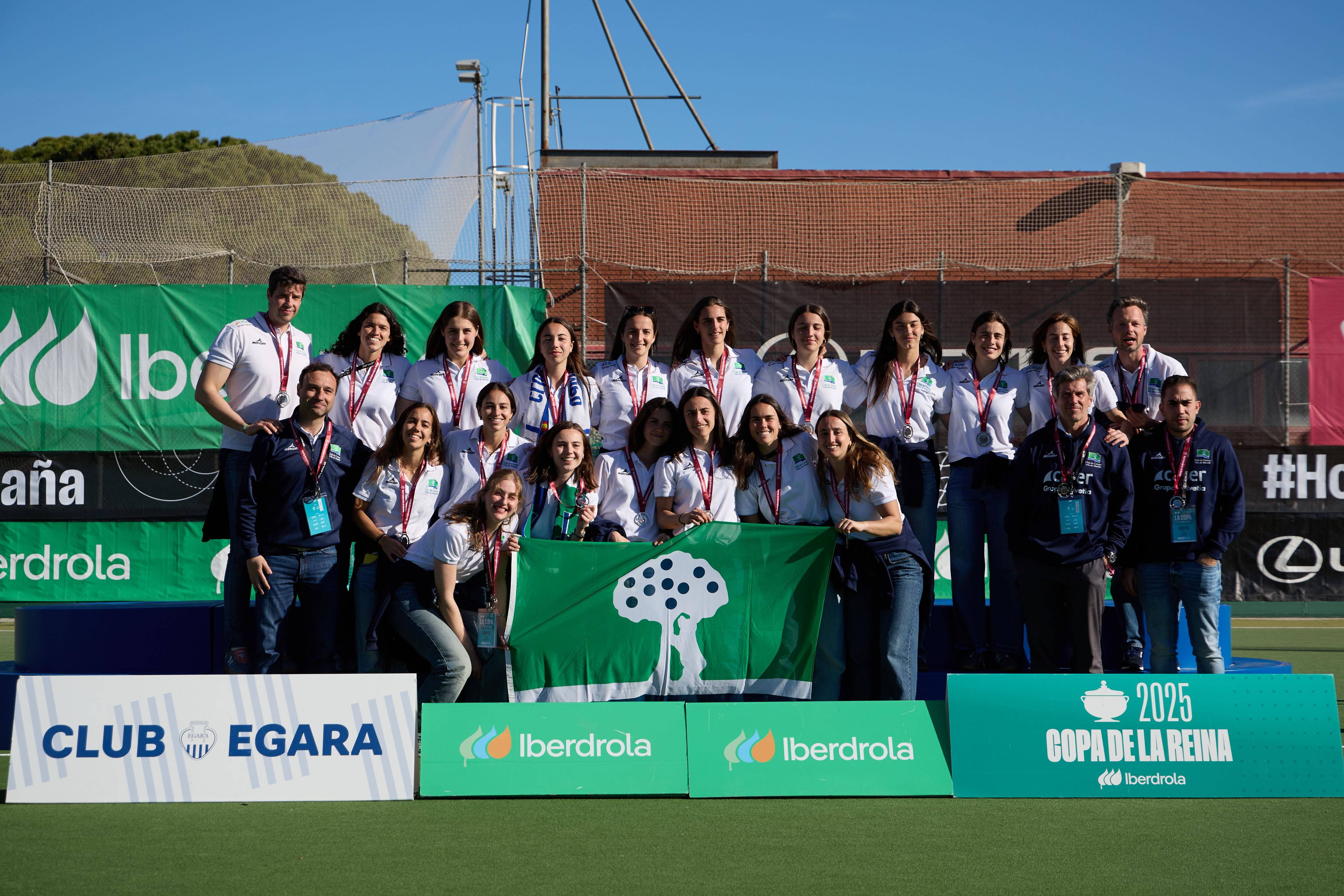 El Club de Campo femenino, con la medalla de plata de la Copa de la Reina.