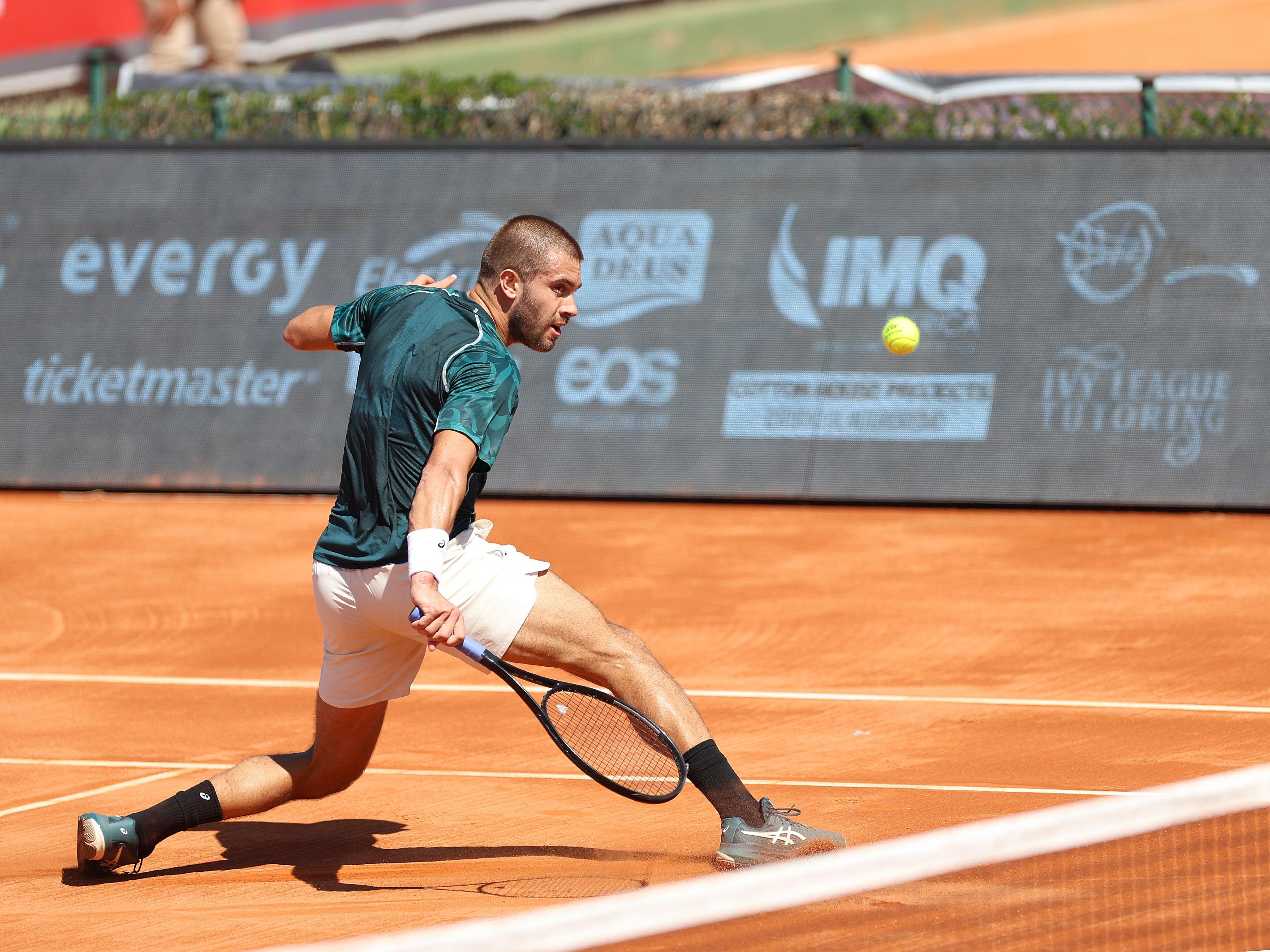 Volea de revés de Borna Coric.