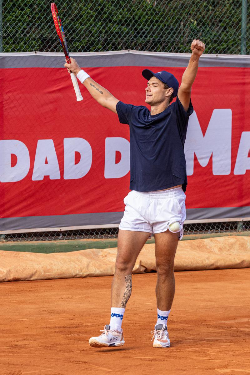 Kamil Majchrzak celebra su triunfo en el Open Comunidad de Madrid 2025. Fotos: Miguel Ángel Ros / CCVM