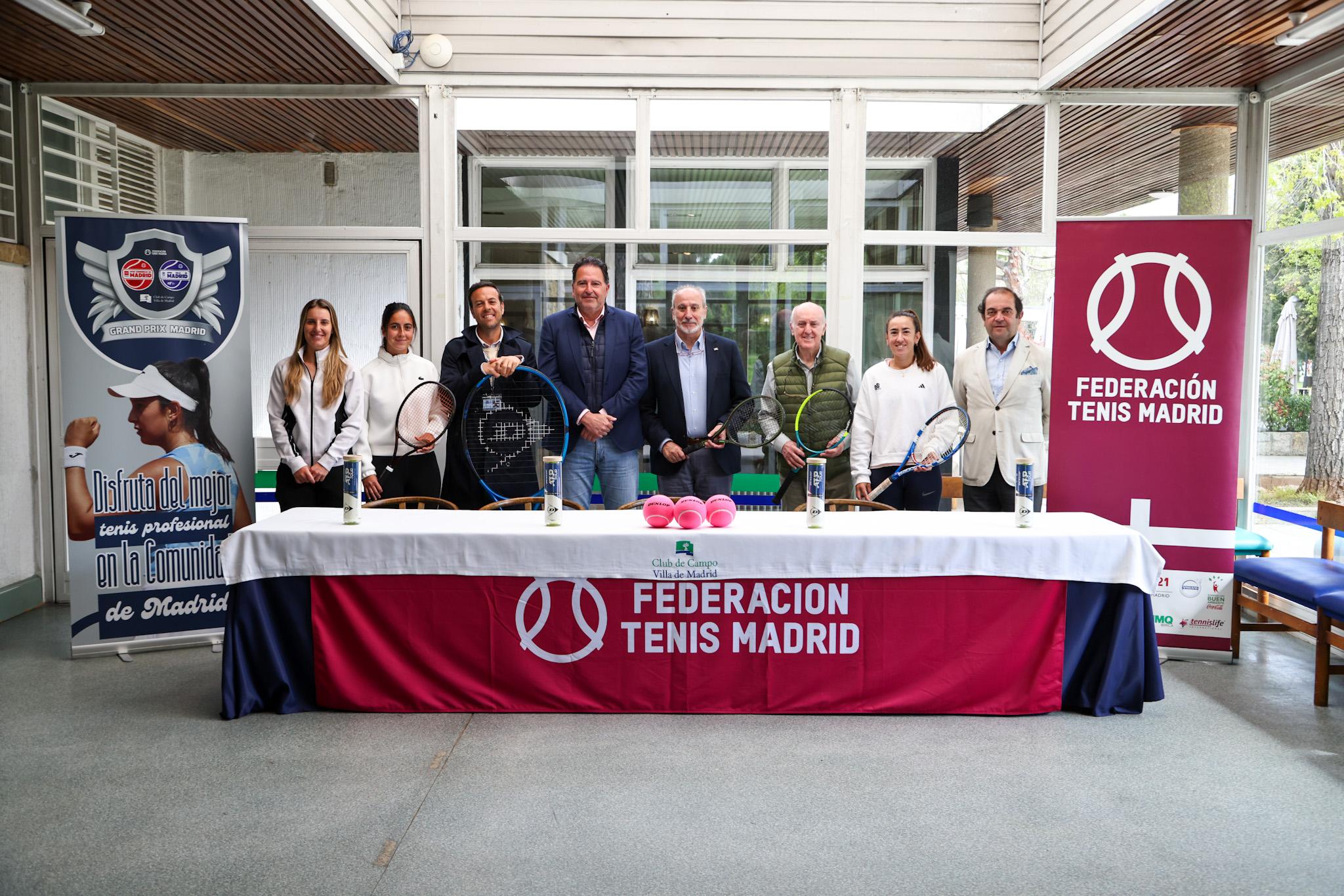 Autoridades y tenistas participantes en la presentación del Open Villa de Madrid.