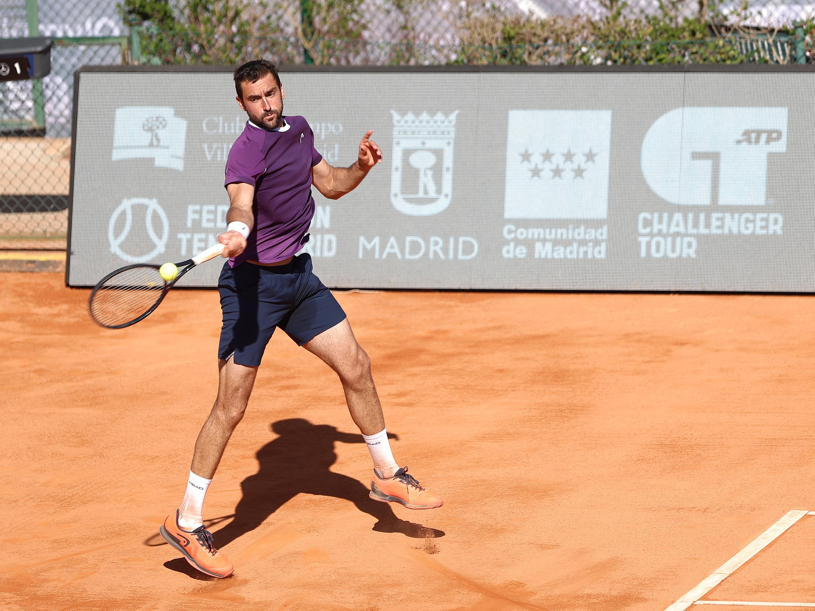 Marin Cilic golpea de derecha. 
