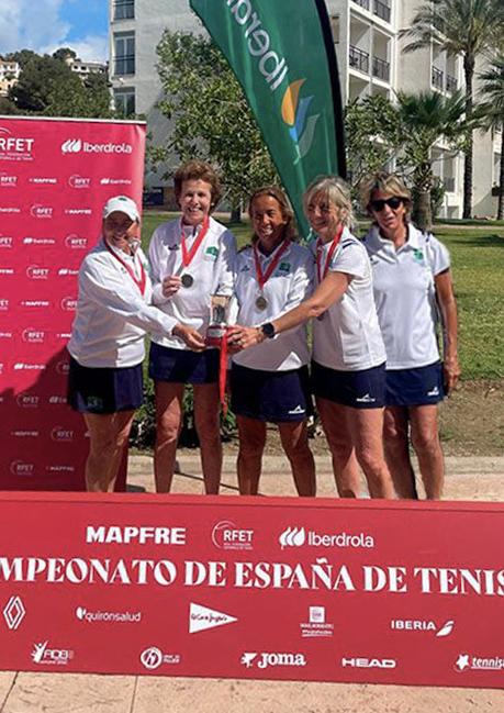 Equipo CCVM campeón de España +55 de tenis.