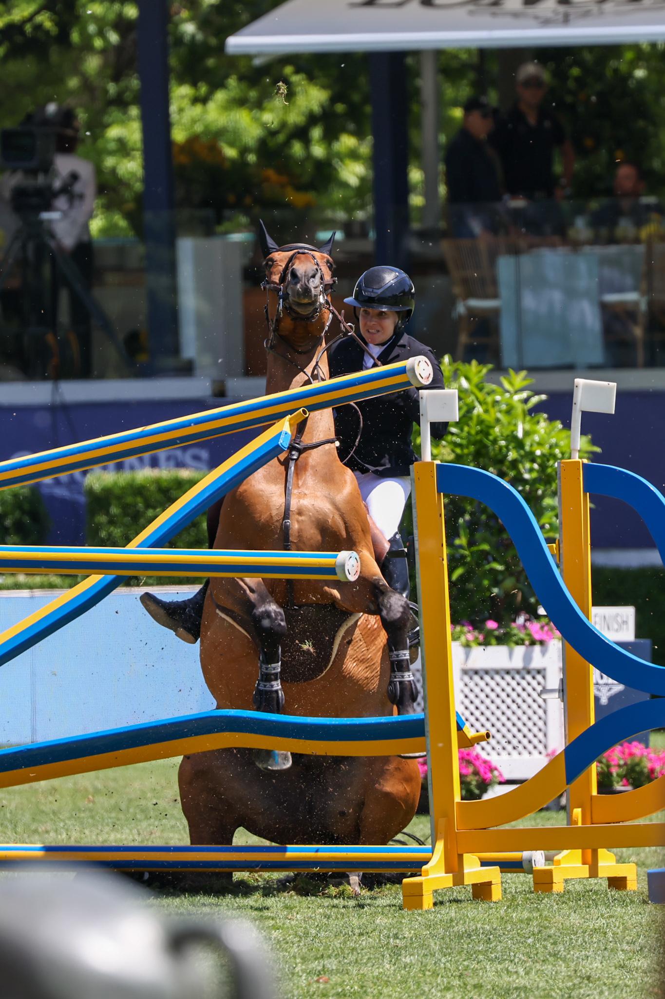 Renuncio de un caballo al llegar a un obstáculo.