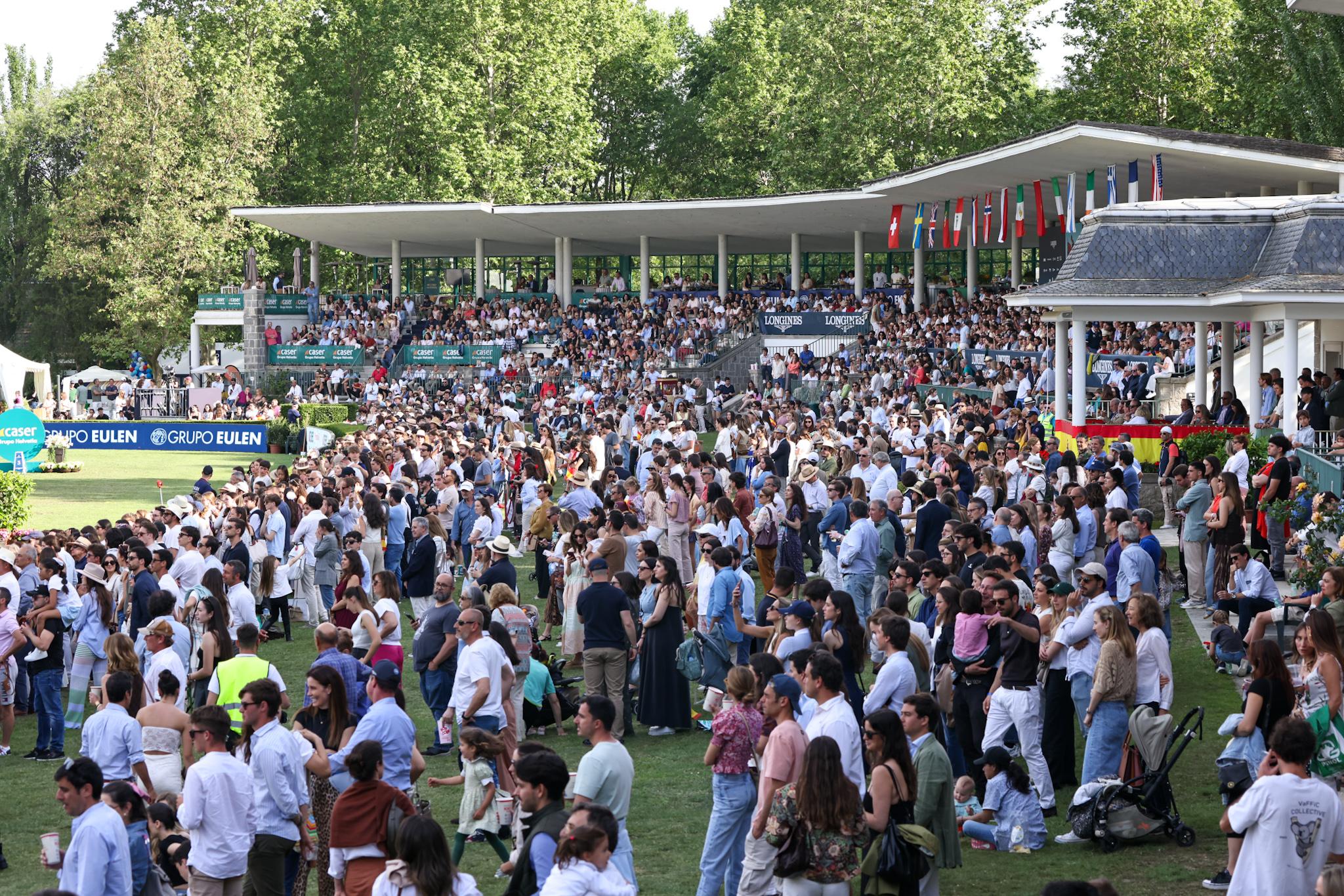 El público ha llenado la Pista Verde del Club.