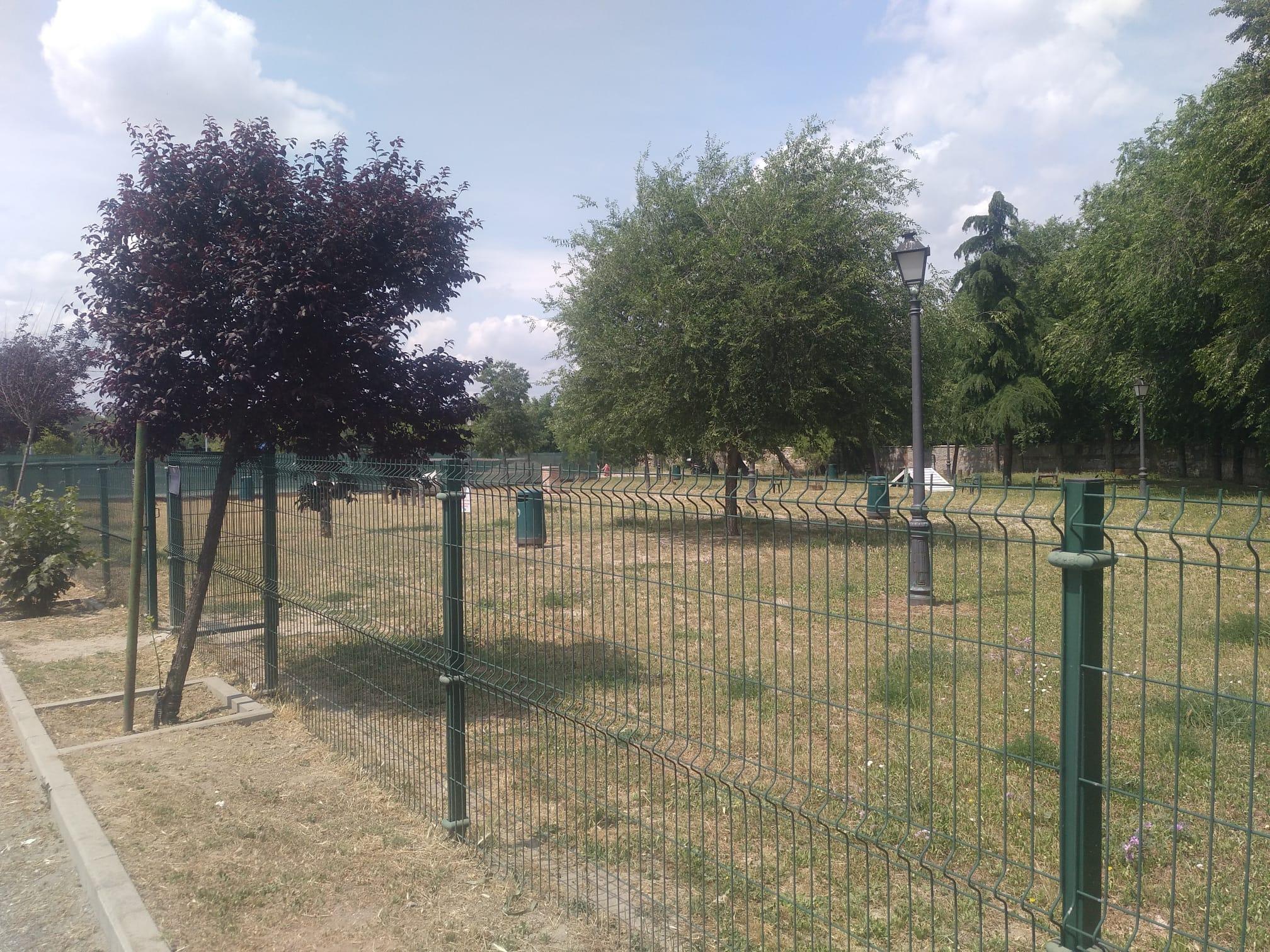 Obras en el área canina del Club de Campo Villa de Madrid.