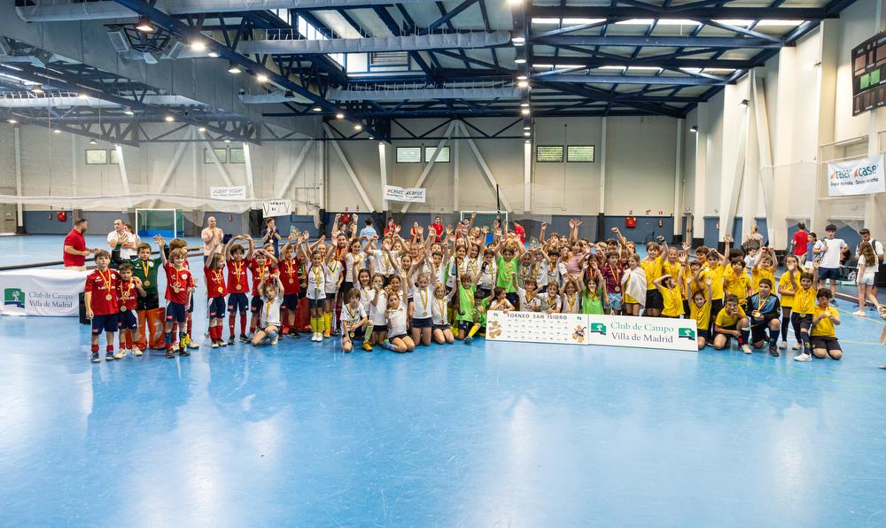 Jugadores de la categoría benjamín reunidos.