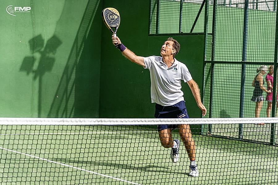 Un jugador, durante la disputa de la III Prueba del Circuito de Veteranos de Pádel. Foto: FMP