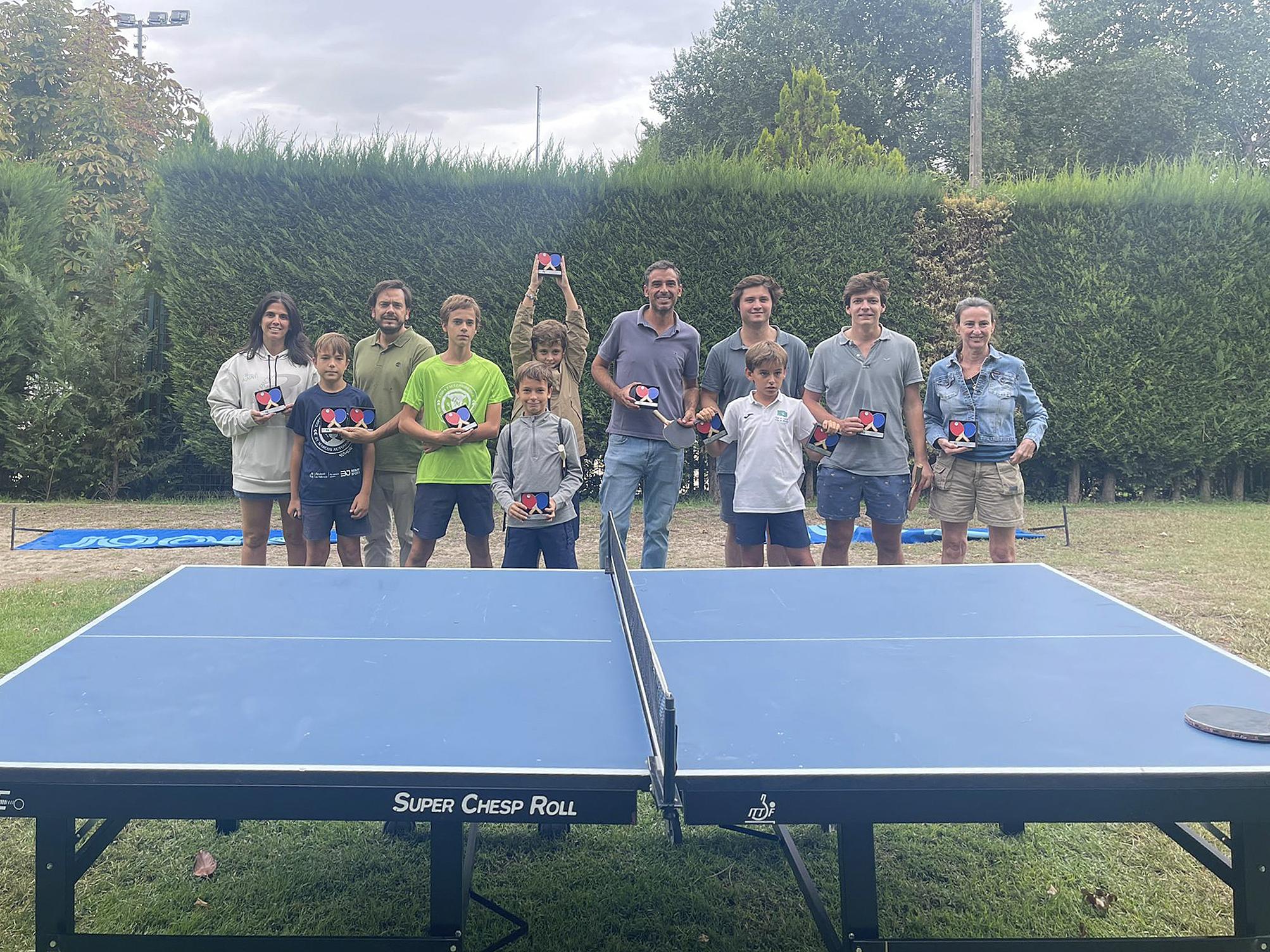 Entrega de trofeos de los Campeonatos Sociales de Tenis de Mesa 2025.